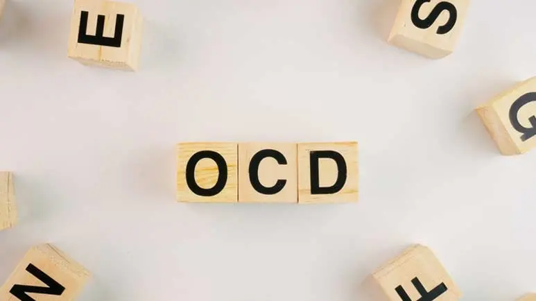 telltale signs cat dog suffers from ocd