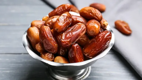 can you feed dates to your pets