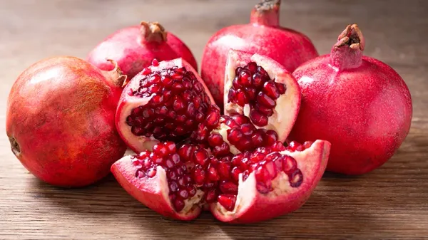 can you feed pomegranates to your pet